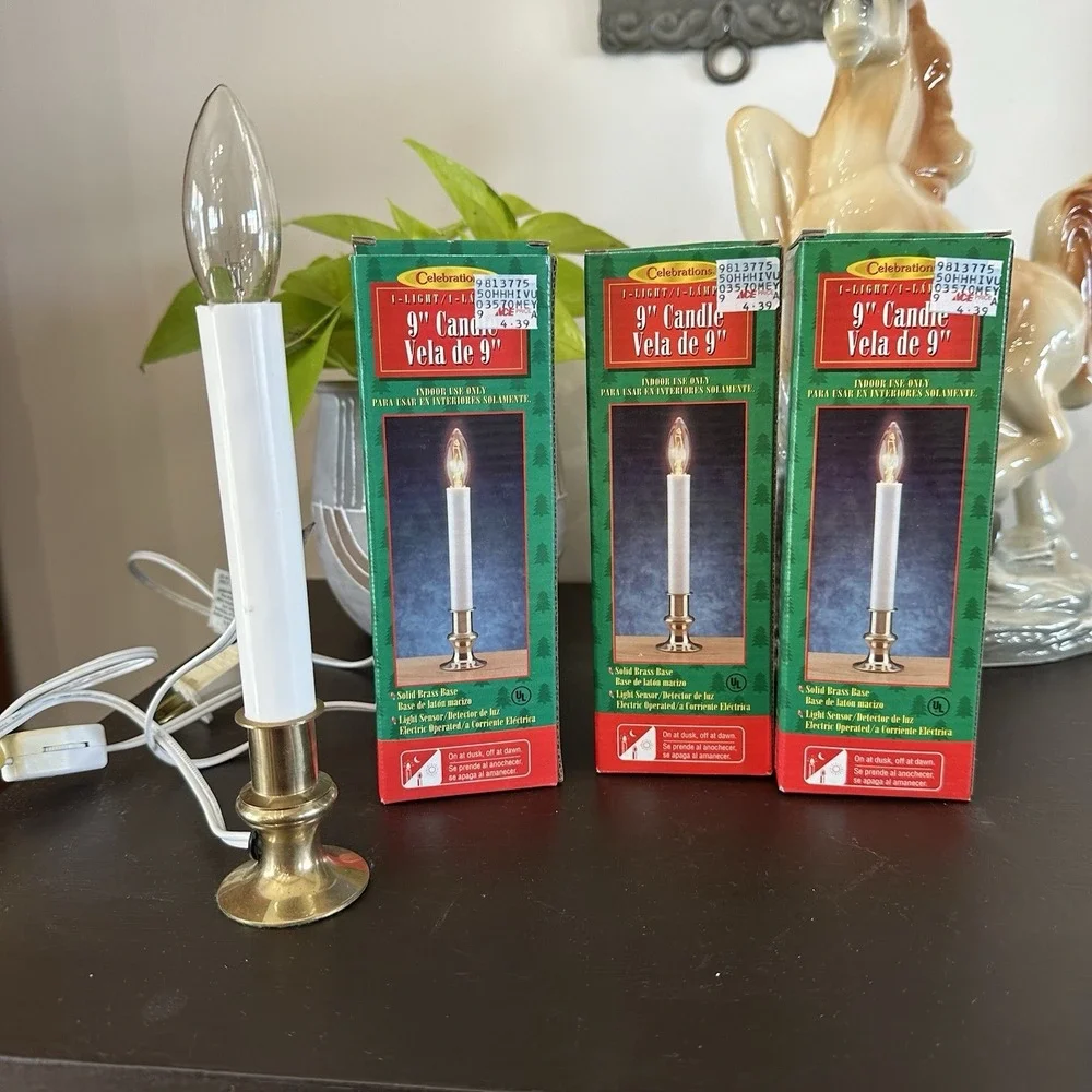 VTG (4)‎ New Electric Window Candle Lamp Brass Base Dusk to Dawn Sensor